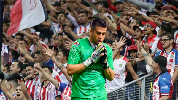 Afición de Chivas y Miguel Jiménez lamentándose