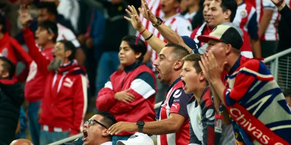 Aficionados en partido. Foto: Chivas