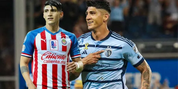 Alan Pulido con Kansas y Chivas/FOTO: Fútbol Total