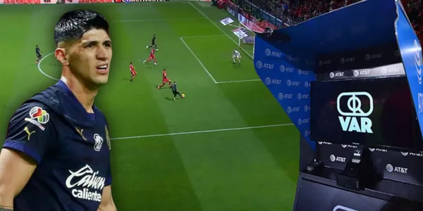 Alan Pulido en Chivas (Fuente: MEXSPORT)