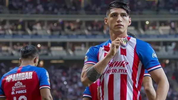 Alan Pulido en su regreso a Chivas está metido en nueva polémica | Foto: Excélsior