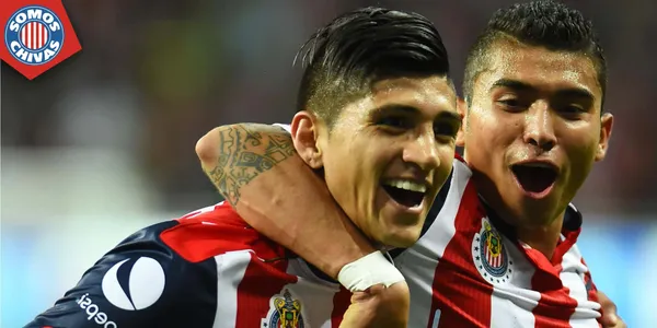 Alan Pulido festejando su gol con Orbelín Pineda (Fuente: MEXSPORT)