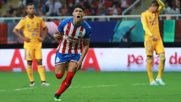 Alan Pulido podría debutar ante los Tigres, ya está registrado | Foto: ESPN