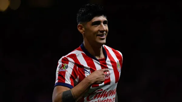 Alan Pulido regreso con gol a Chivas y sacrificó un sueldo millonario para ello | Foto: X @chivas