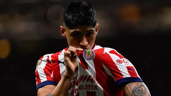 Alan Pulido regreso con todo con Chivas, pero hay una razón del por qué de su paso goleador | Foto: Especial