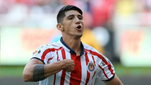 Alan Pulido tuvo una exigencia con Chivas para poder firmar de nuevo | Foto: Chivas