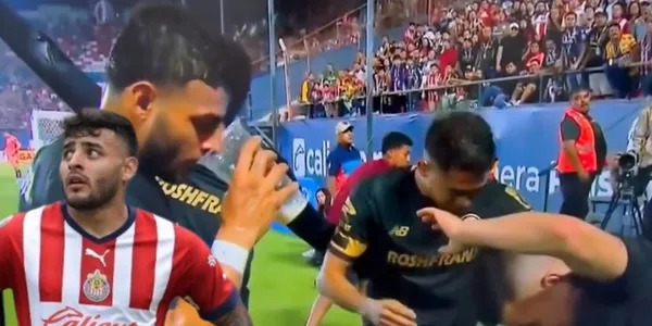 Alexis Vega como jugador de Chivas y Alexis Vega con sus compañeros en Toluca / FOTO X