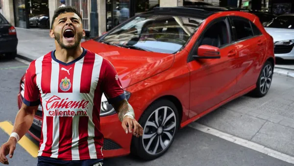 Alexis Vega con Chivas y un vehículo rojo