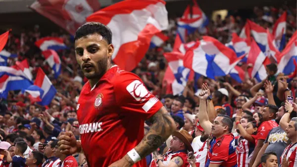 Alexis Vega con la de Toluca y la afición de Chivas