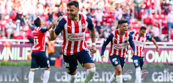 Alexis Vega cumplirá sus primeros 100 partidos con el Deportivo Guadalajara.
