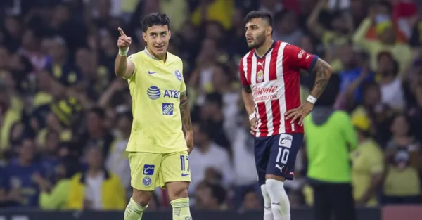 Alexis Vega desapareció contra el América y ahora recibe un nuevo apodo por parte de la afición.