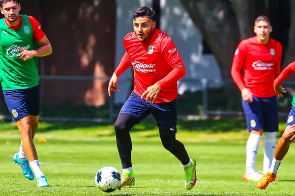 Alexis Vega es el jugador rojiblanco con más expulsiones desde que llegó a Chivas.