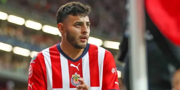 Alexis Vega podría estar viviendo sus últimos días como jugador de Chivas.