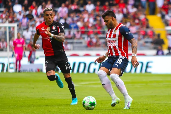 Alexis Vega salió de cambio en ambos partidos.