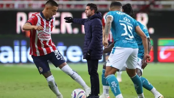 Alineación oficial de Chivas vs Mazatlán