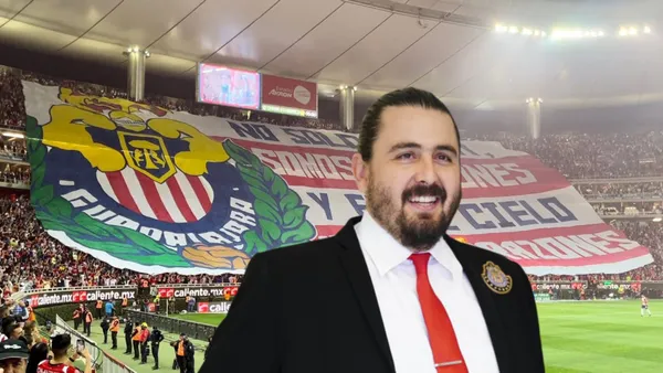 Amaury con la afición de Chivas en el Akron