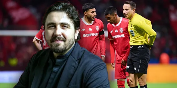 Amaury Vergara y árbitro Jesús López (Fuente: MEXSPORT)