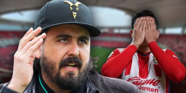 Amaury Vergara y jugador de Chivas (Fuente: MEXSPORT)