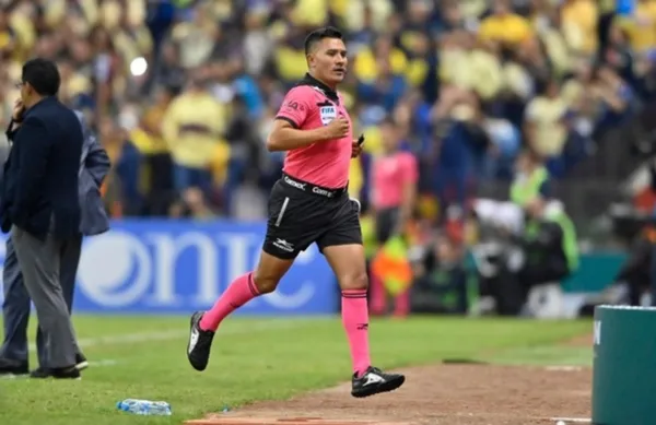 América presume de grandeza, pero recurren al árbitro para eliminar al Puebla.