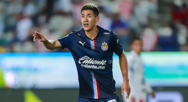 Antuna es recordado por su paso con Chivas donde se convirtió en el foco de las críticas por su indisciplina y mal desempeño