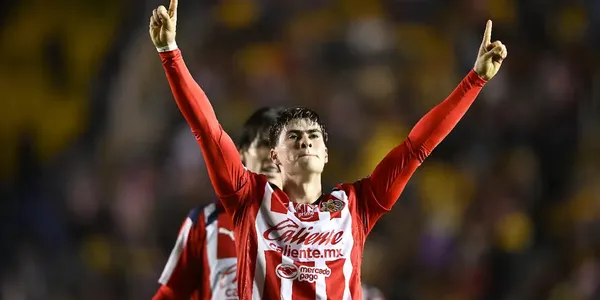 Armando celebrando. Foto: Chivas