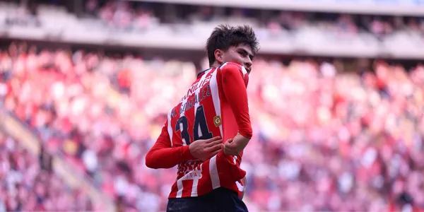 Armando celebrando. Foto: Chivas