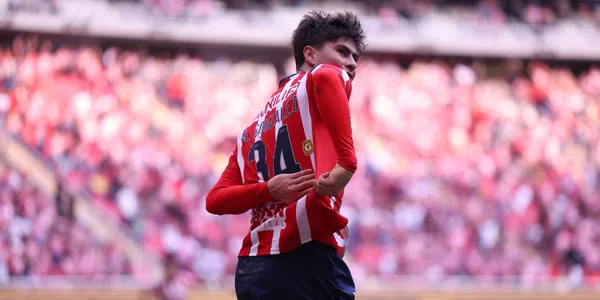 Armando González festejando. Foto: Chivas