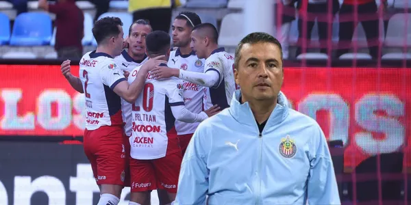 Arturo Ortega con jugadores de Chivas celebrando