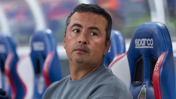 Arturo Ortega ha dejado de ser el DT de Chivas y el Club ya busca anunciar su reemplazo | Foto: MexSport