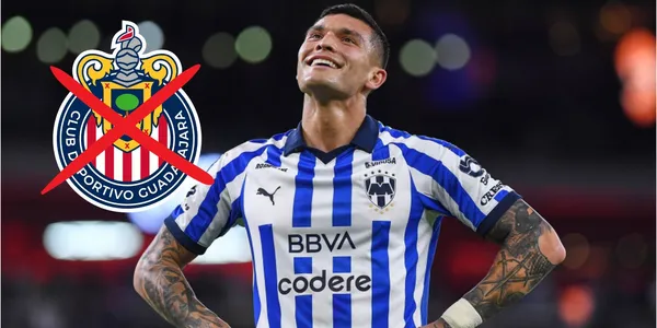 Brandon con el logo de Chivas