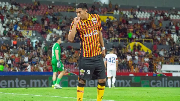 Bryan Elliot abrió el marcador en la final de la Copa Pacífica | foto: Leones Negros