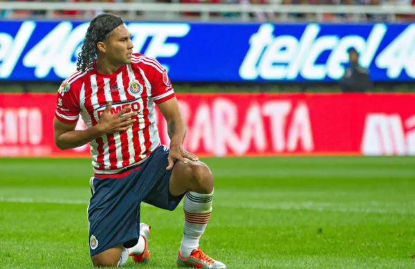 Carlos "Gullit" Peña volvió a aparecer, pero no por sus goles.