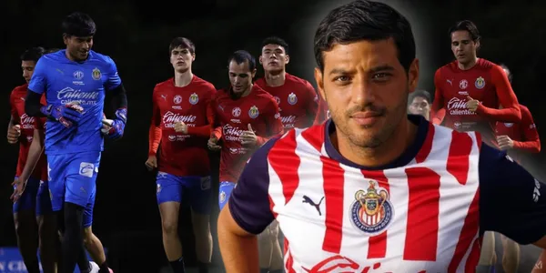 Carlos Vela en Chivas (Fuente: GROK)