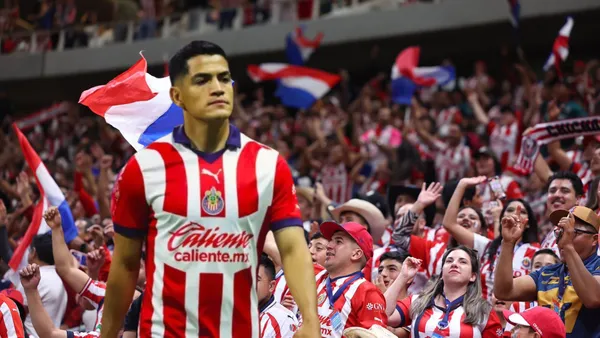 Chapito Sánchez frente a la afición de Chivas