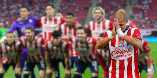 Chicharito con titulares de Chivas/FOTO: X Chivas