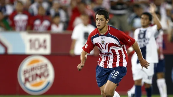 Chicharito empezó a brillar con Chivas a sus 18 años, pero valía muy poco | Foto: ESPN