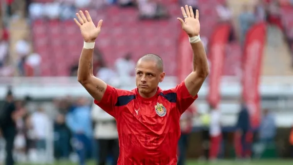 Chicharito Hernández habló sobre una posible salida de Chivas | Foto: AFP