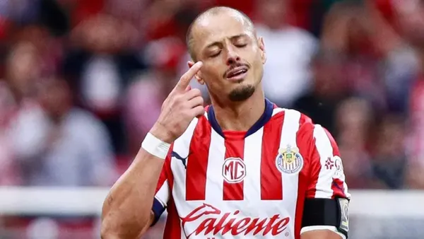 Chicharito Hernández ya tendría fecha de salida de Chivas | foto: X @chivas