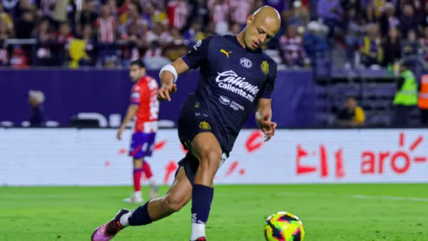 Chicharito Hernández ya tendría fecha de salida y Marín regresaría en su lugar | Foto: Esto