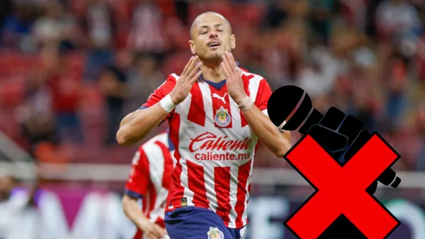 Chicharito se lamenta y un micrófono tachado