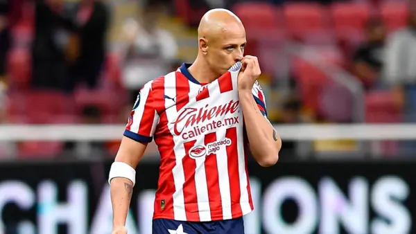 Chicharito sería suplente en Clásico ante América | Foto: Mexsport