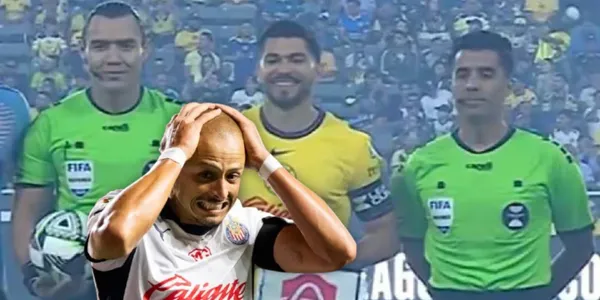 Chicharito y árbitros de la Liga MX / Foto: MEXSPORT