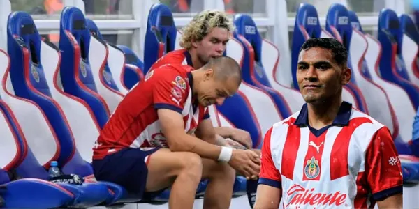 Chicharito y Cowell en la banca y Tiba/FOTO: Rebaño Pasión