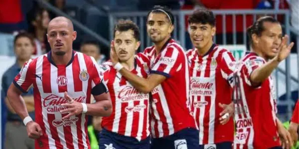 Chicharito y jugadores de Chivas/FOTO: Rebaño Pasión