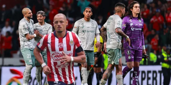 Chicharito y jugadores de Santos/FOTO; Excélsior