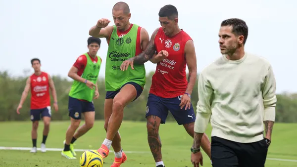 Chicharito y Pocho en la pretemporada y Gago