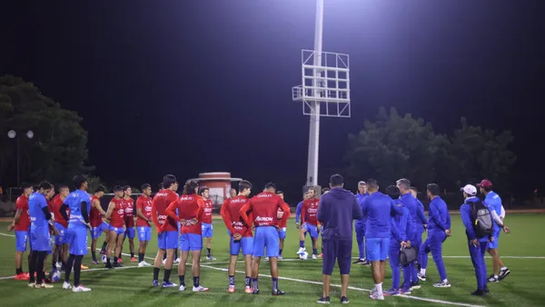 Chivas aún podría incorporar refuerzos a sus filas con agentes libres | Foto: X @chivas