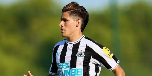 Chivas ha gastado enormes cantidades de dinero para fichar mexicanos en posiciones claves para el equipo.