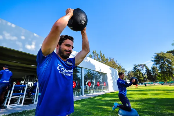 Chivas inició su preparación de cara al partido con Toluca desde el lunes por la mañana.