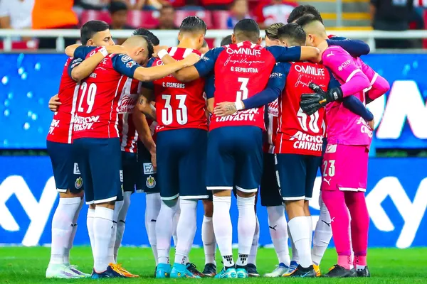 Chivas necesita meter dos goles y no recibir en contra.